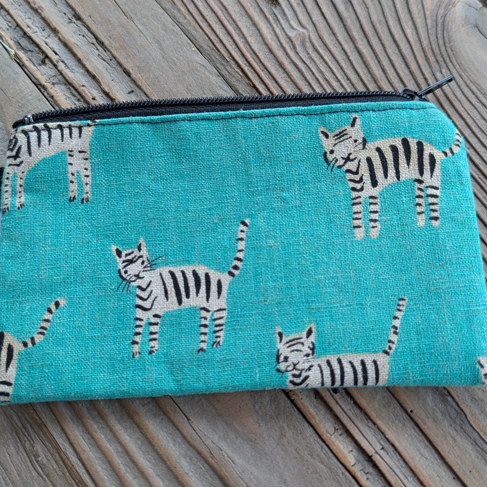 MHI Green and Black Key & Card Holder with Playful Design